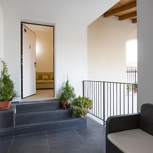 Quinto Tronco , Elini Italia
